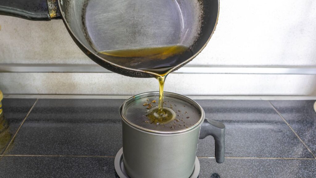 How to Clean Up Used Cooking Oil Responsibly