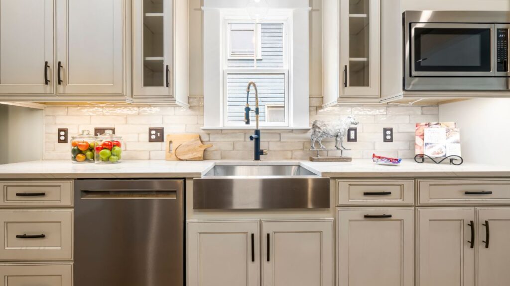 How to Declutter Kitchen Cabinets Effectively